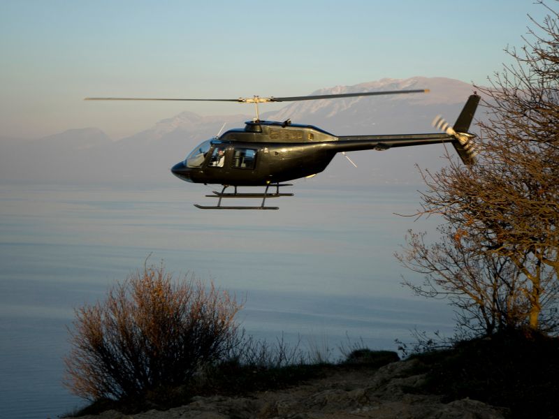 Hélicoptère pour secourir des randonneurs